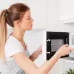 أضرار الطهي اليومي باستخدام الميكروويف