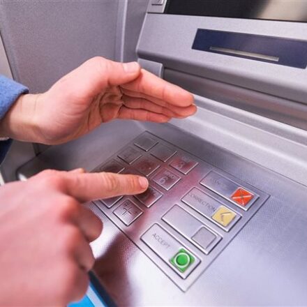 وداعًا للفيزا.. إجراء مفاجئ من البنوك يغير طريقة صرف معاشات فبراير 2025 من ماكينات الـ Atm | ما القصة؟