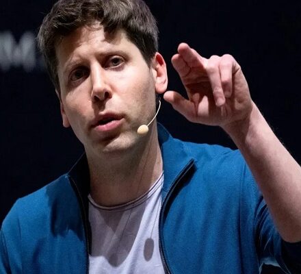 قريبا جهاز ذكاء اصطناعي يحل محل الهواتف المحمولة سنقول وداعاً للهواتف الذكية .. شركة OpenAI تخطط لإطلاق جهاز ذكاء اصطناعي يحل محل الهواتف المحمولة