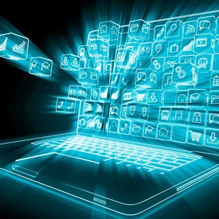 أفضل برامج الذكاء الاصطناعي المجانية في 2025: دليلك الشامل لأفضل الأدوات والتطبيقات