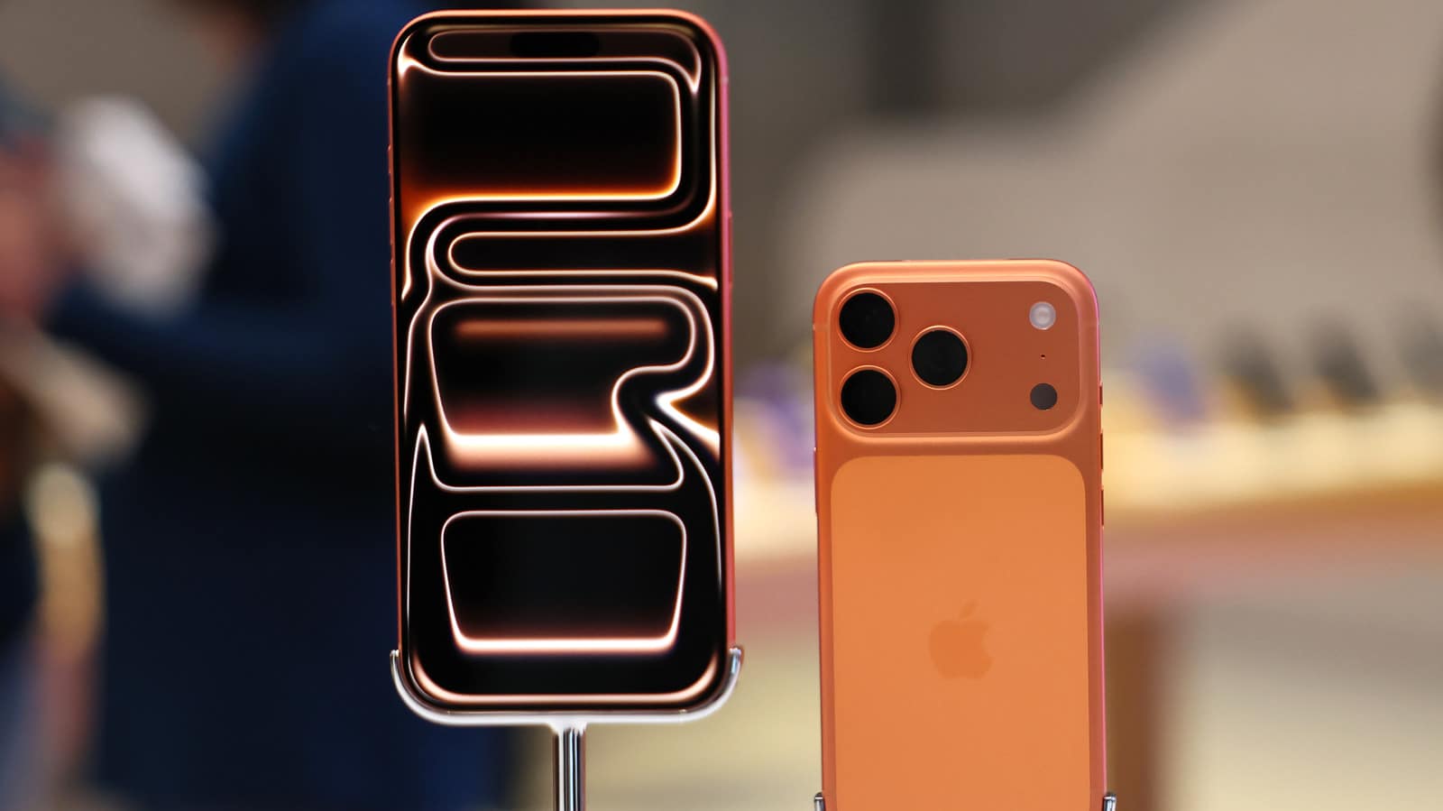 5 Best iPhone 17 Pro And Pro Max Wireless Chargers For Less Than $50