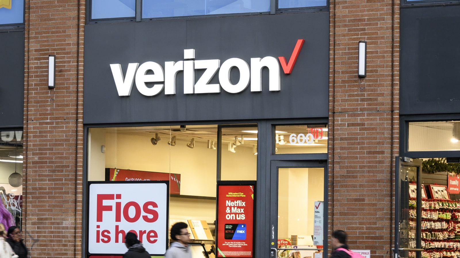 Verizon Uses AI to Lure AT&T and T-Mobile Customers with Bill-Matching Deal