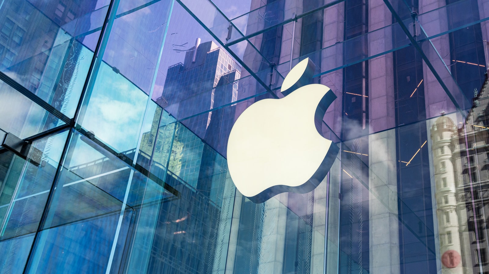 Apple Store at 5th Ave in Manhattan, New York City