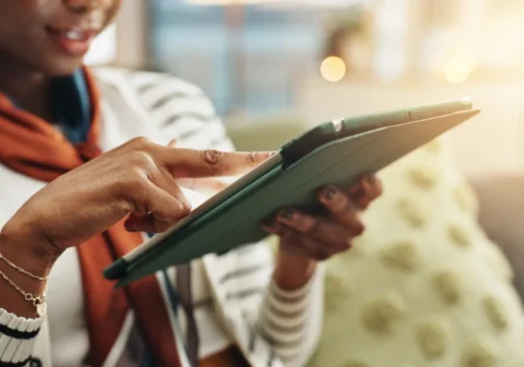 Why an E-Reader Is Easier on Your Eyes Than a Smartphone – Even If You Already Own One